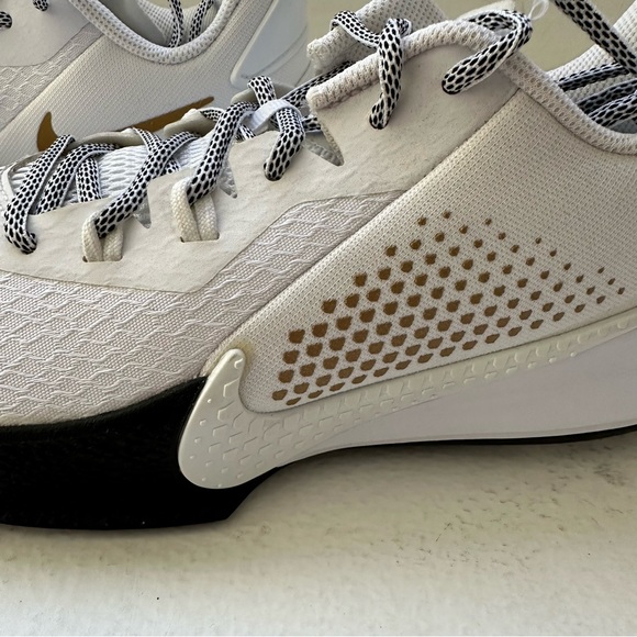 NIKE Mamba Fury White Metallic Gold Size 10.5 Men - Picture 12 of 16